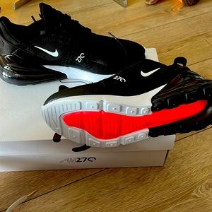 BNWT NIKE AIR MAX 270 blk anthracite neon red